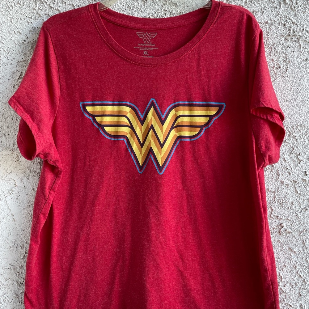 Wonder Woman Size XL T-shirt